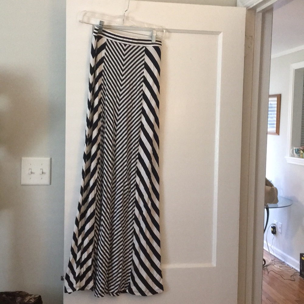 Under skies Maxi Skirt